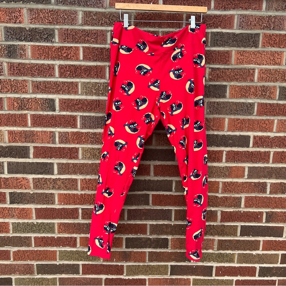 LuLaRoe Red and Black Cat Crescent Moon Patterned Mid Rise Leggings